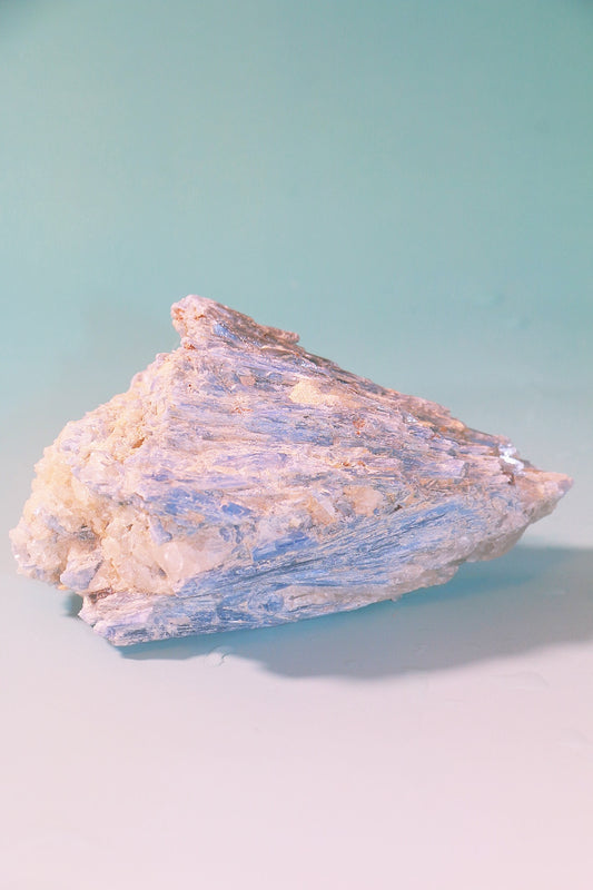 Kyanite palm stone